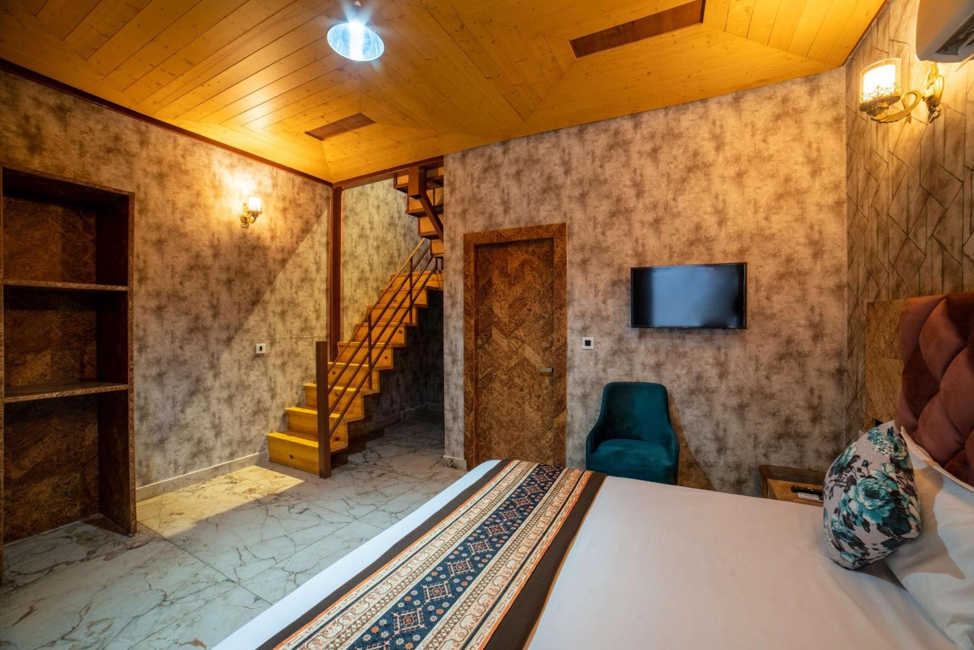 Mudras Grove Resort, Nainital Buitenkant foto